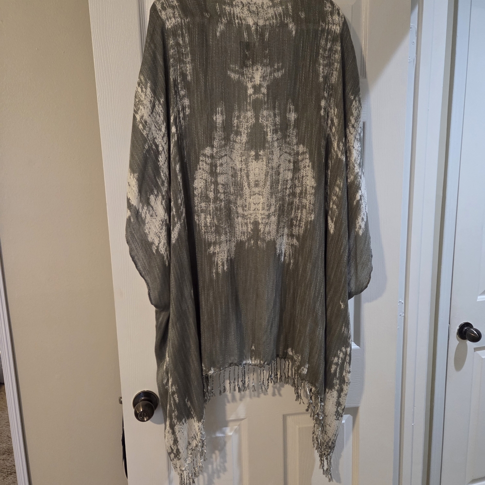 Torrid Sage And White Ruana - Picture 2 of 3